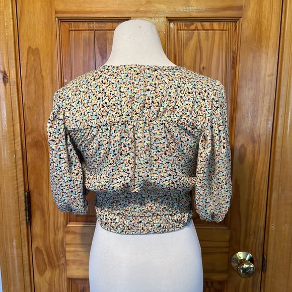 Floral button crop top - Picture 6 of 8